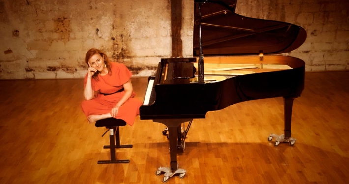 ARIANE GRAY HUBERT PRESS HD